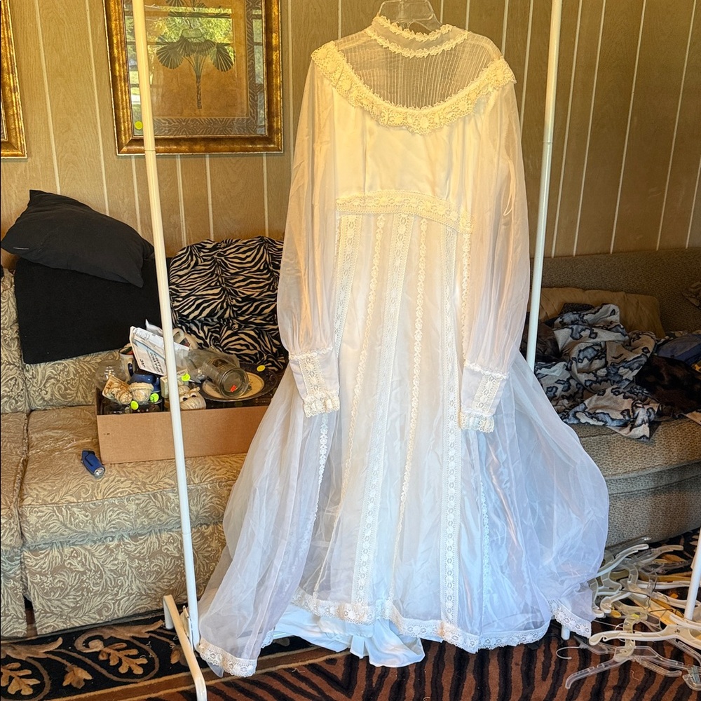 Elegant White Lace Wedding Dress